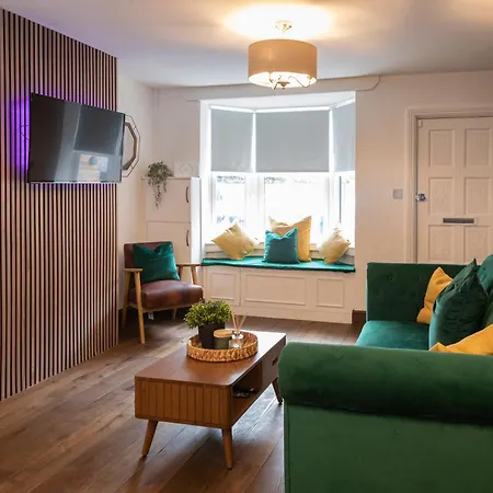 Royal Retreat & Lego Lodge With Free Parking! Виндзор Экстерьер фото