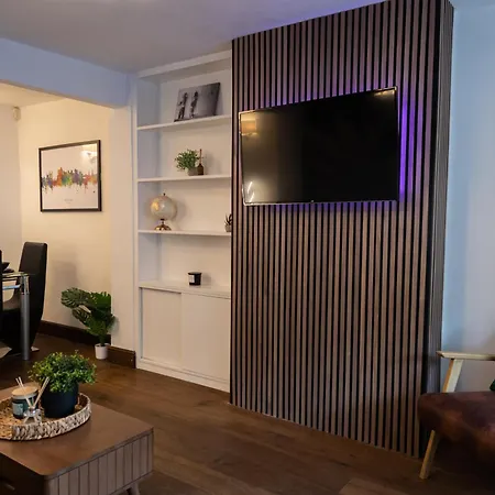 Royal Retreat & Lego Lodge With Free Parking! Виндзор Экстерьер фото